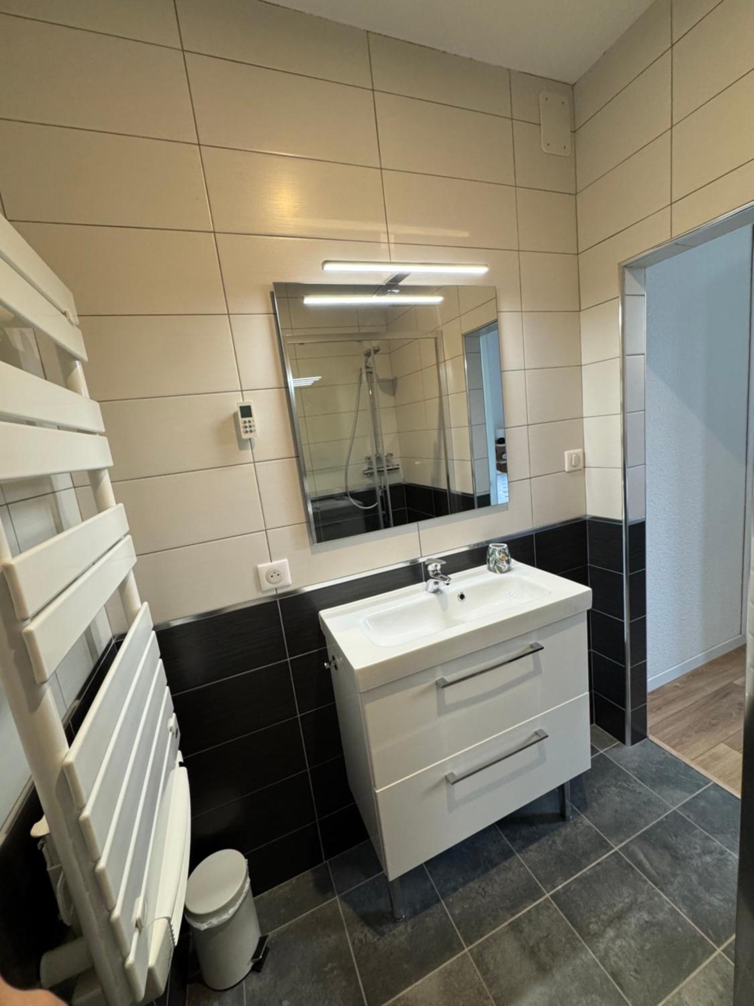 Appartement Le Madargue Idealement Place Châtel-Guyon Exterior foto